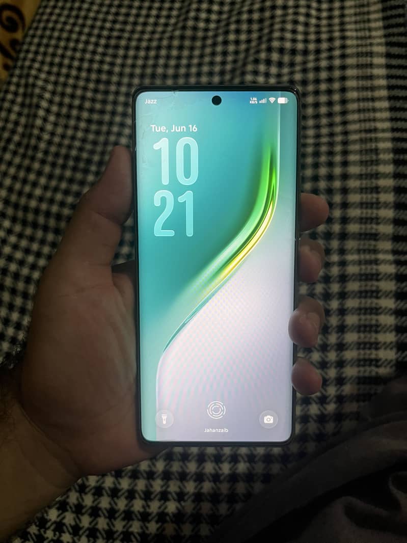 Tecno camon 40 pro 0