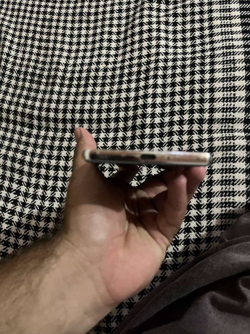 Tecno camon 40 pro 1