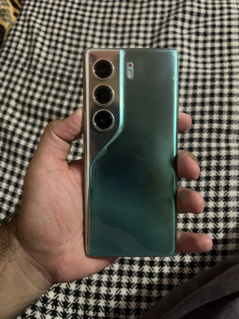 Tecno camon 40 pro 3