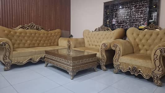 GOLDEN SOFA SET WITH TABLE  FOR SALE JUST LIKE BRAND NEW SLIGHTLY USED