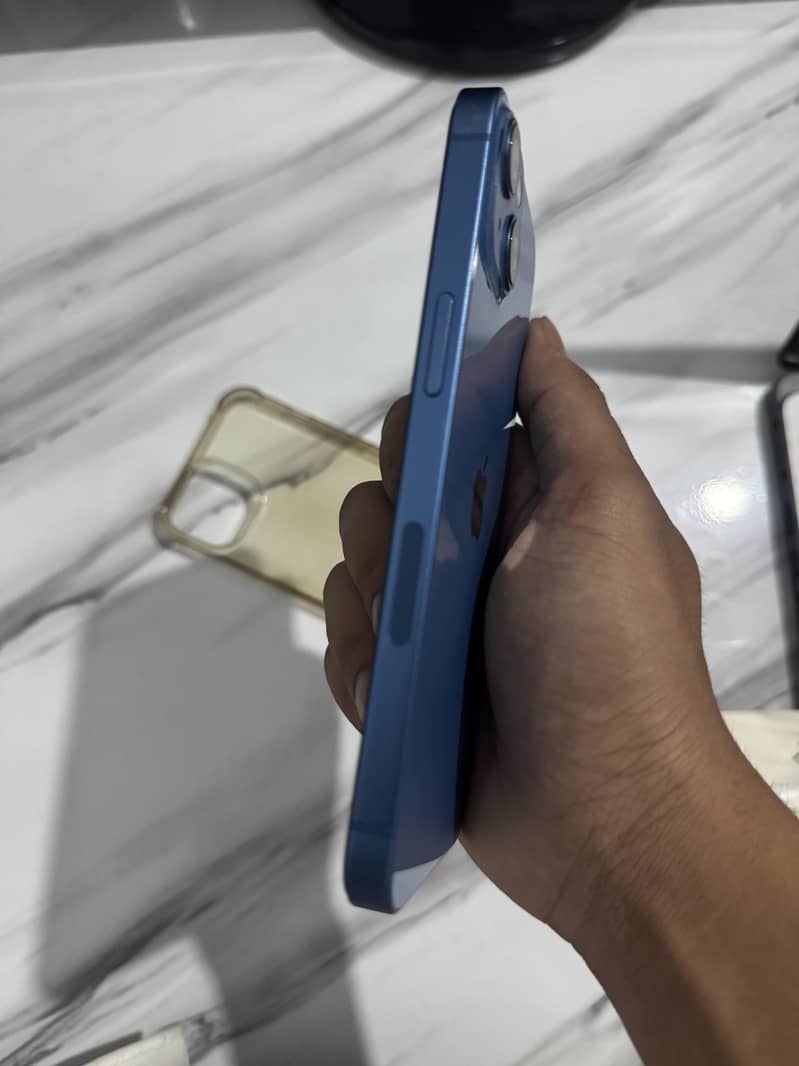 Apple iPhone 13 2