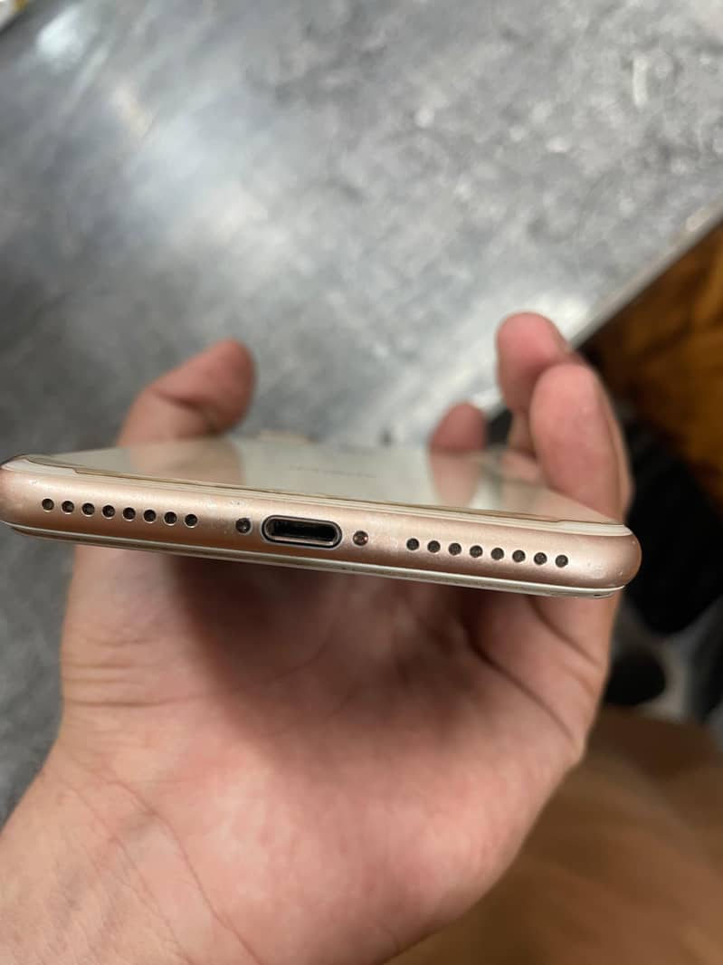 Apple iPhone 8 Plus 1