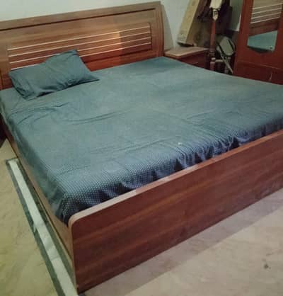 Bed set with 2 side tables