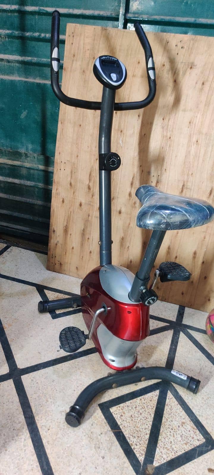 Magnetic Exercise Cycle 12