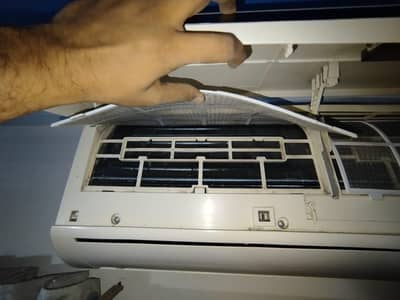 1.5 ton mint condition Eco friendly power saver series