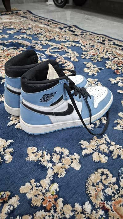 Air Jordan 1 Retro High OG University Blue.