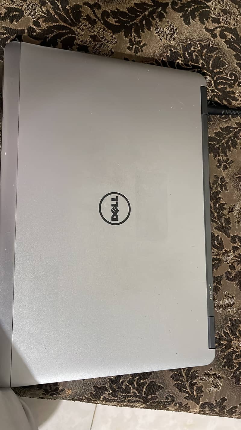 Dell latitude E7440 0