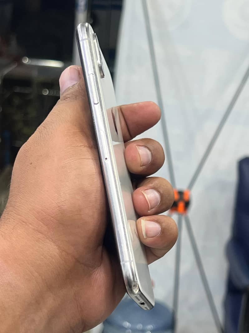 Apple iPhone X 3