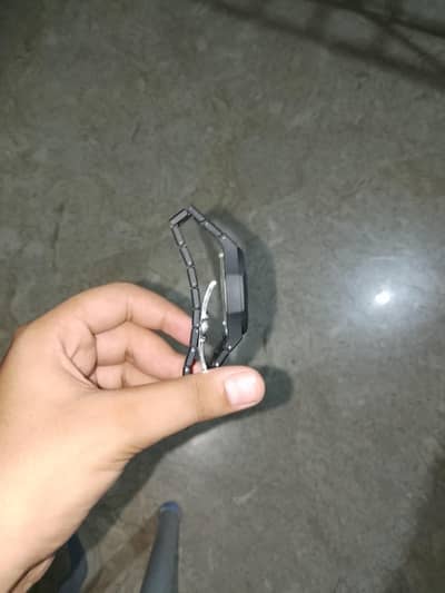 Abhi nai li hai sell kar raha ho ma na 2000ki li hai likn ma sasti sel