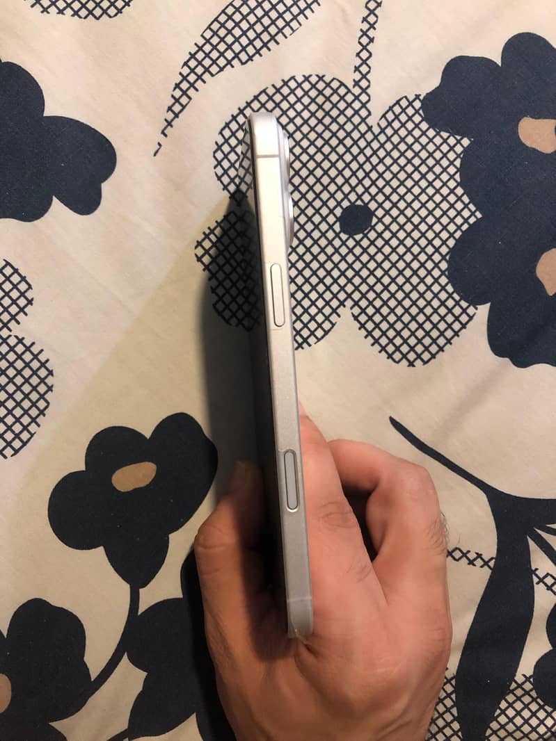 Apple iPhone 16 Plus 1
