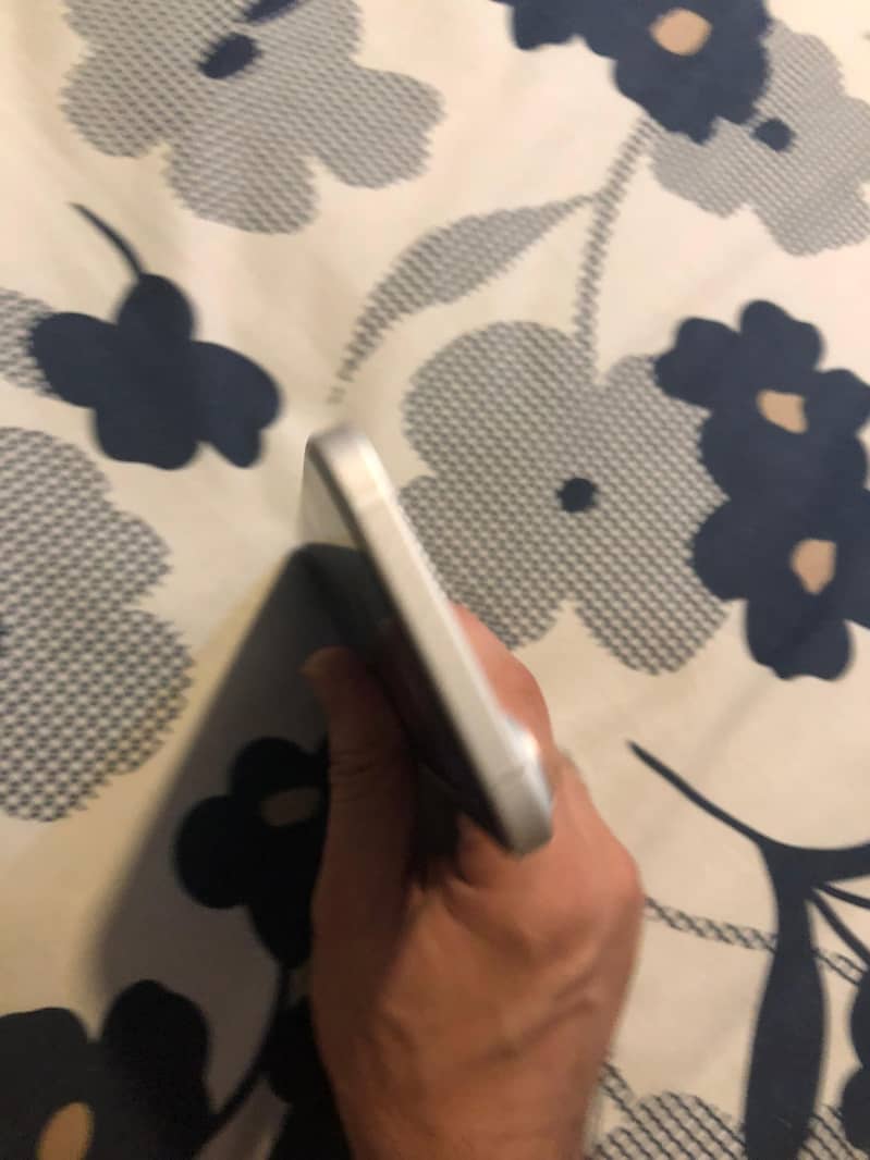Apple iPhone 16 Plus 2
