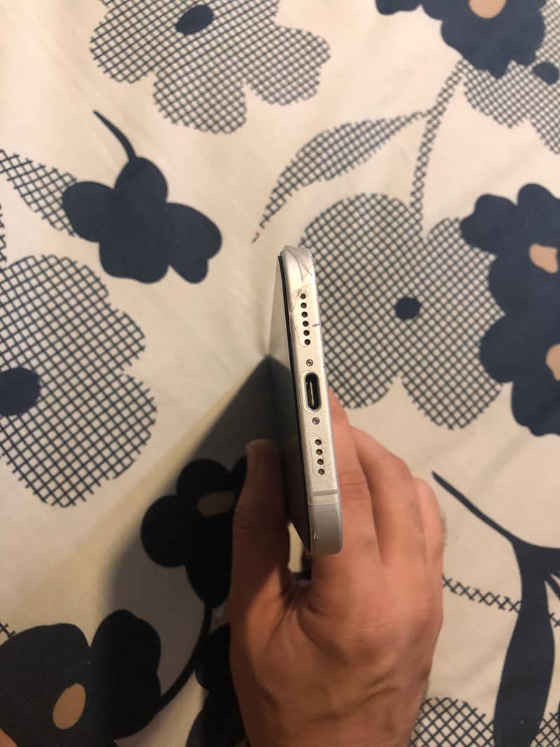 Apple iPhone 16 Plus 3