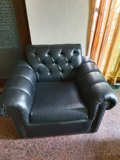 Luxury Black Chesterfield Sofa Set 3+1+1 – Excellent Condition