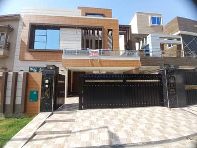 10 Marla Elegant Modern House Available For Sale In Bahria Town Lahore.