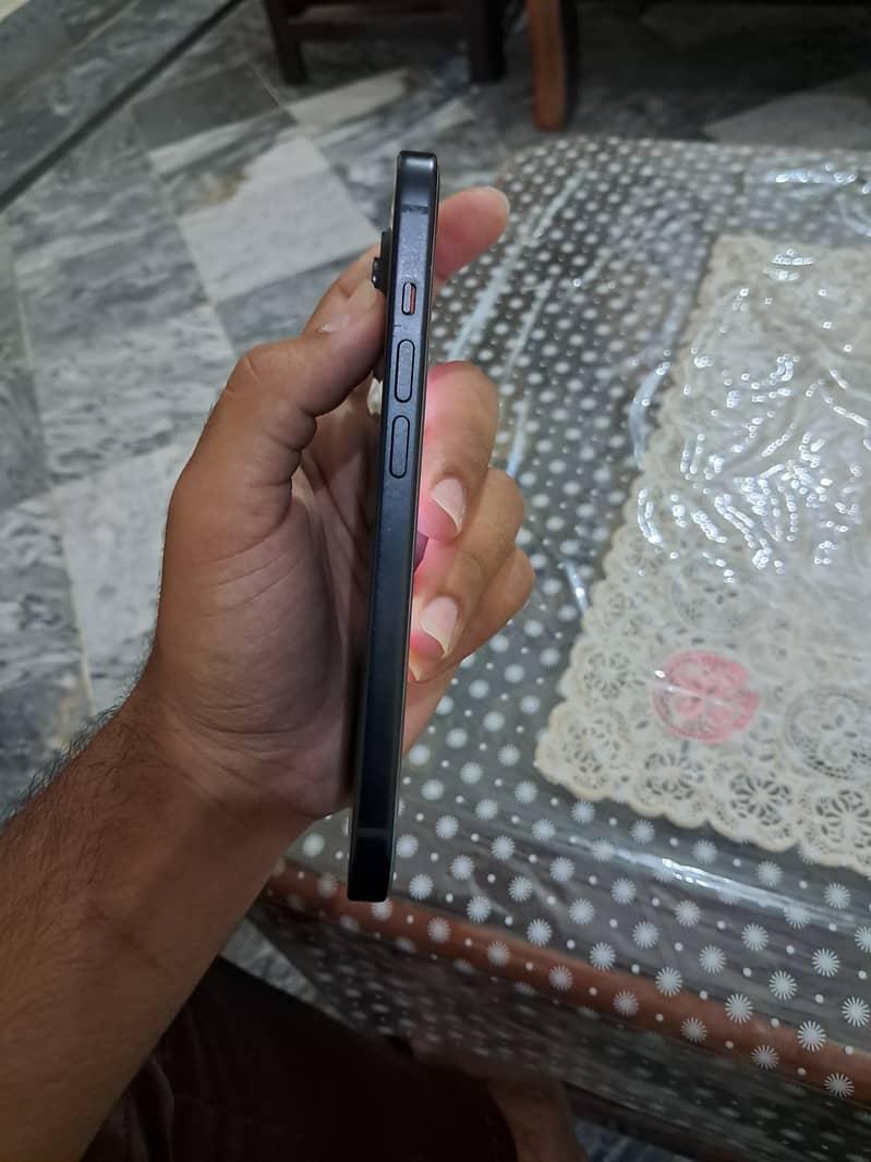 Apple iPhone 15 6