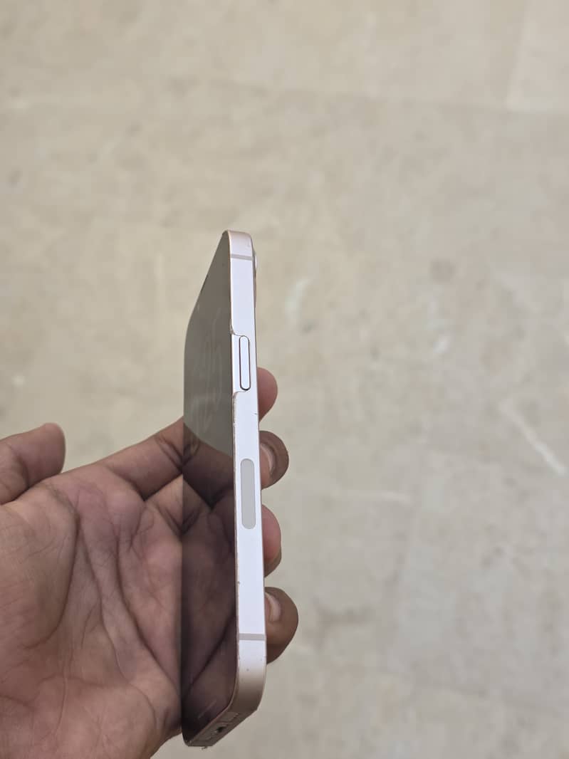 Apple iPhone 13 2