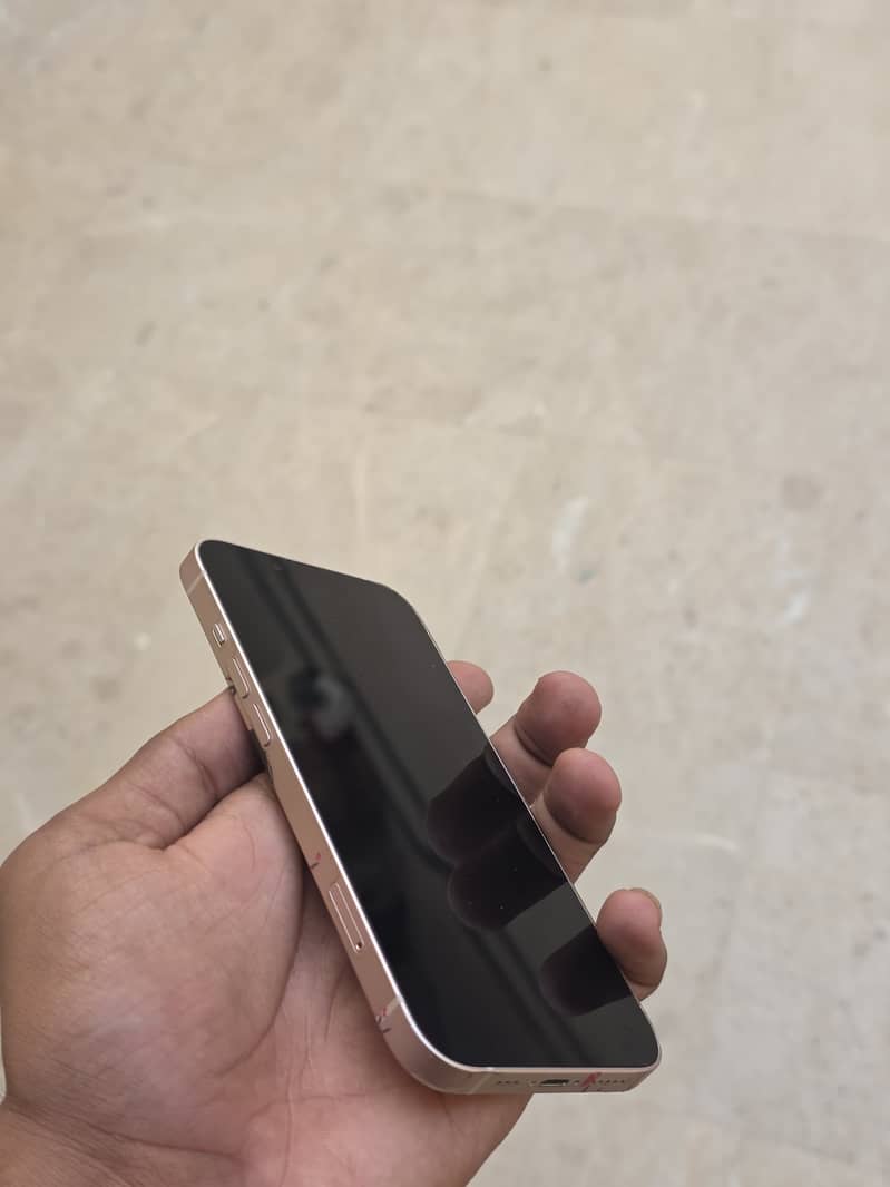 Apple iPhone 13 5