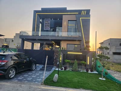 10 Marla Brand New Luxury House Available For Sale In Bahria Town Lahore.
