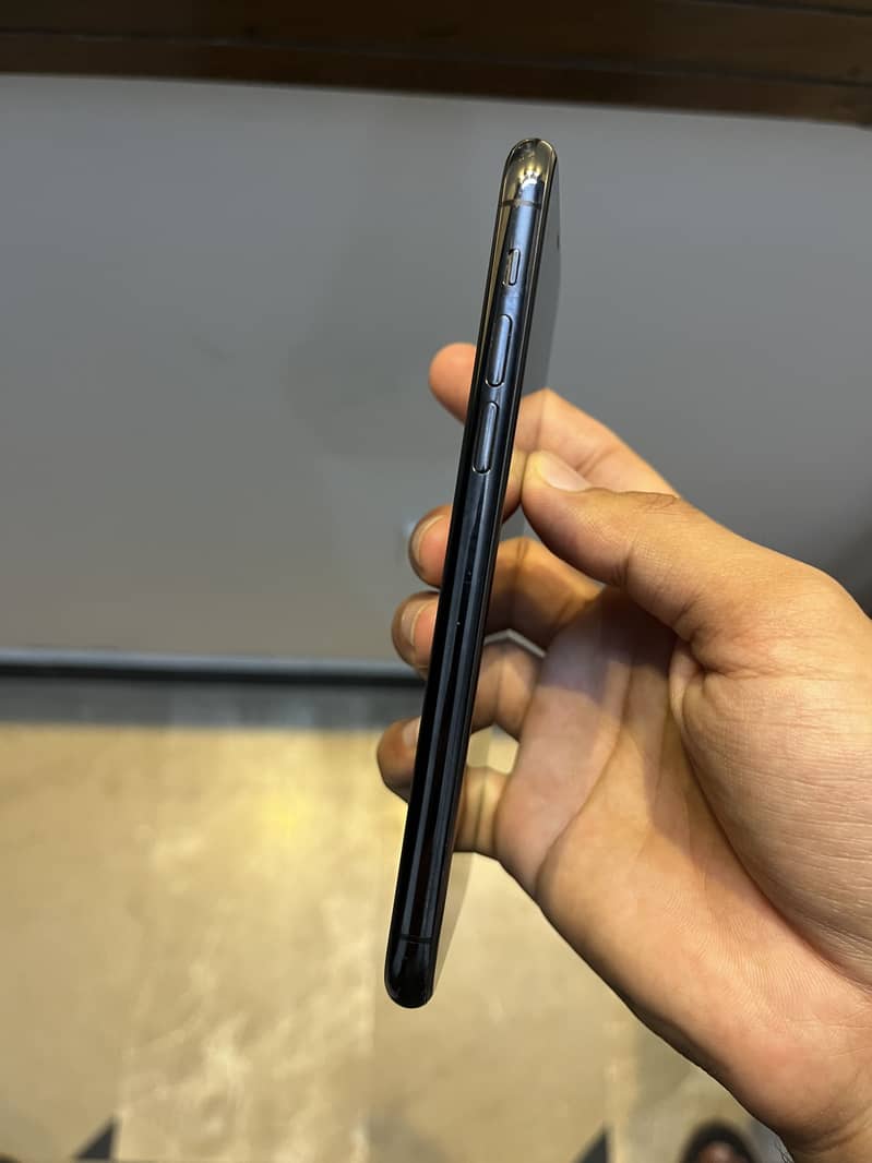 Apple iPhone 11 pro 1