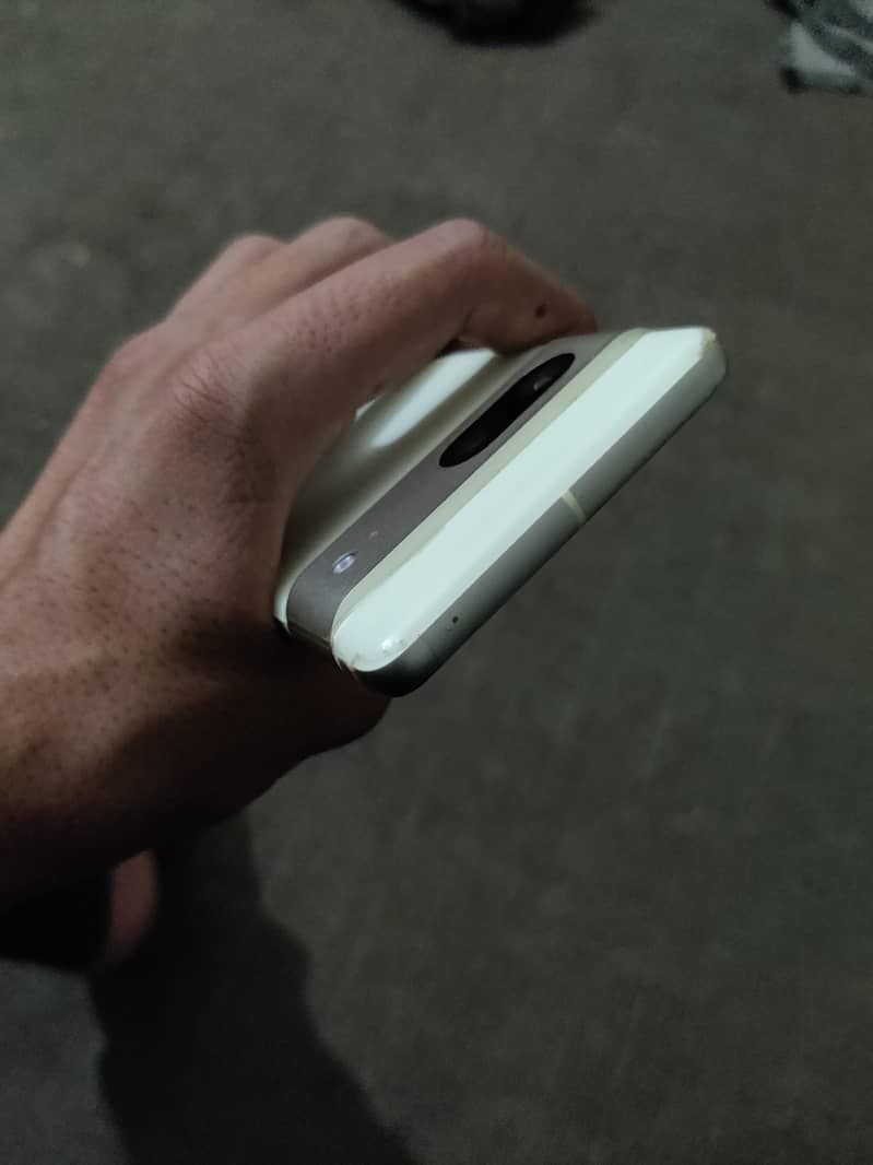 Google Pixel 7 4