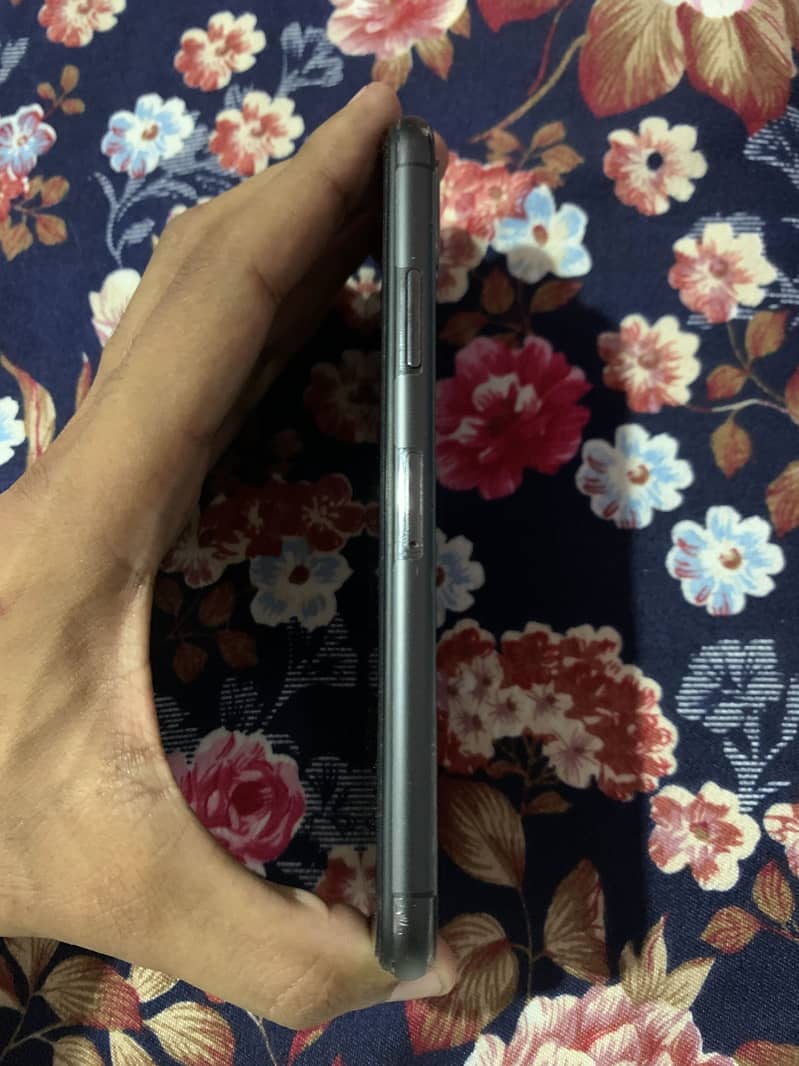 Apple iPhone X 4