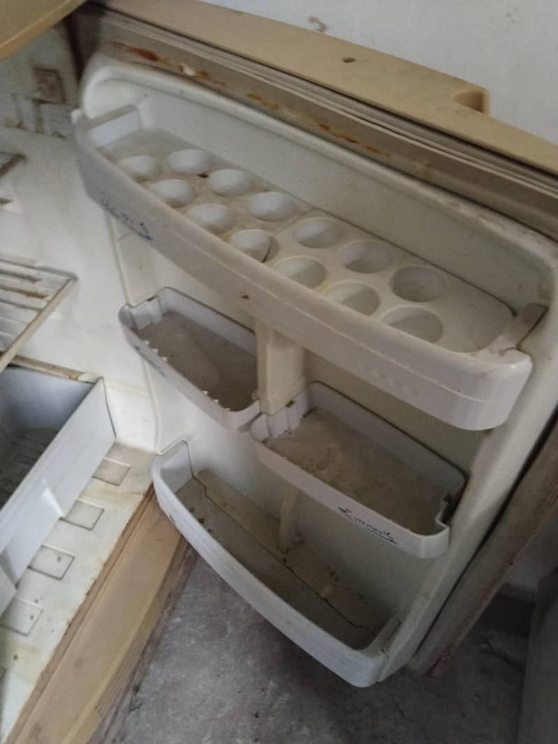 Refrigerator 4