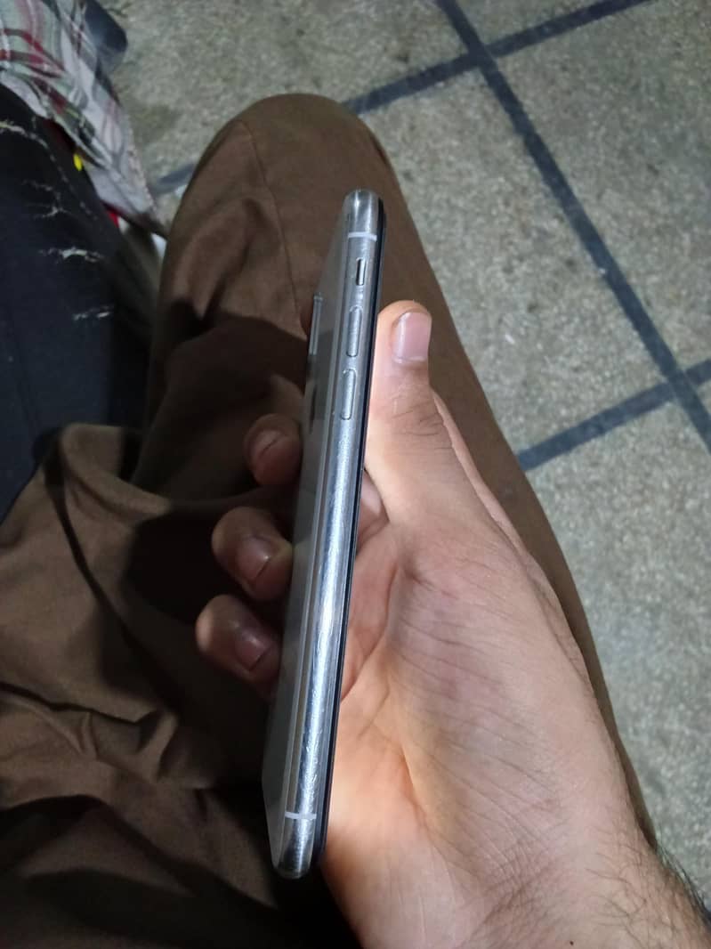 Apple iPhone X 3