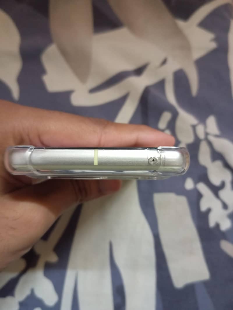 Google Pixel 7 4