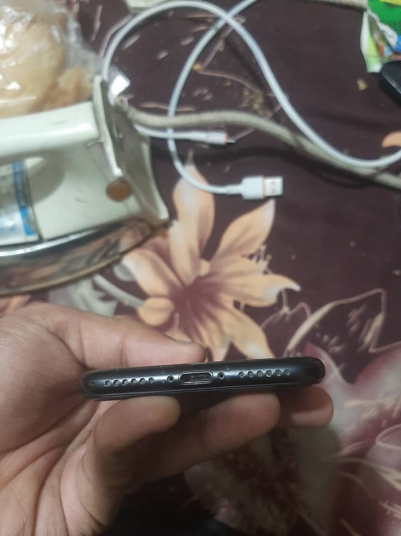 Apple iPhone 7 1