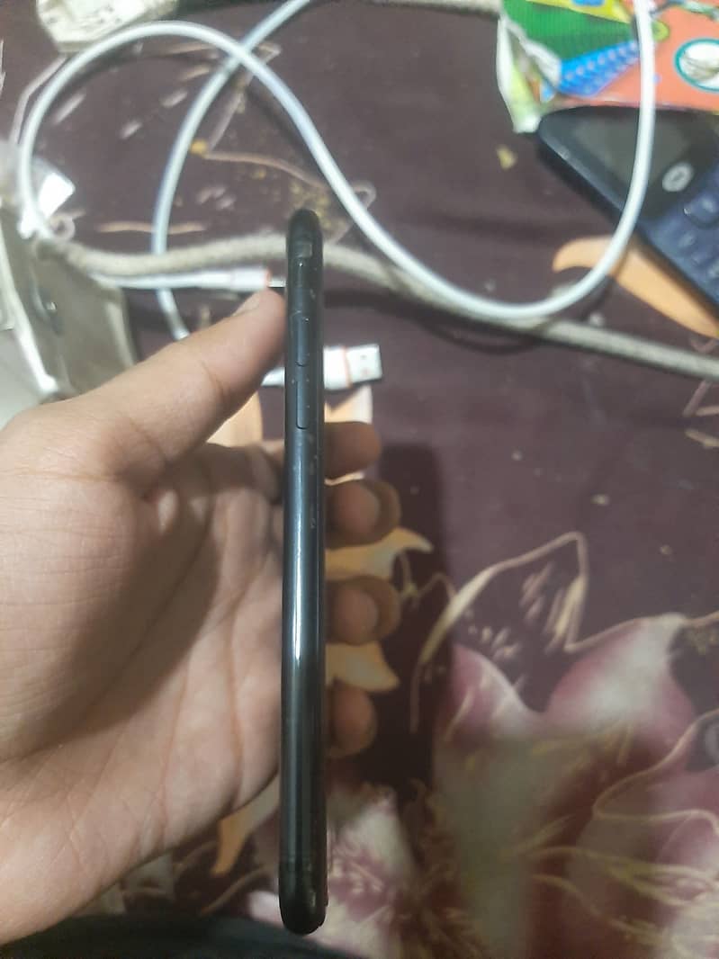 Apple iPhone 7 3