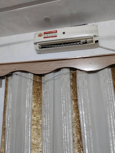 1.5 ton sharp Japan AC for sale in running condition