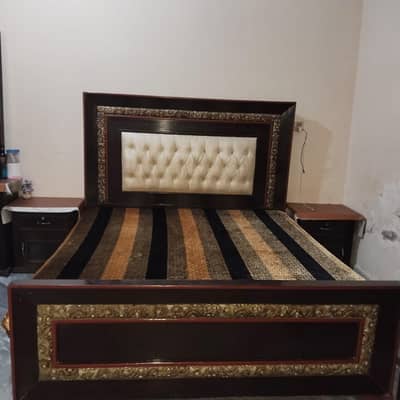 king size bed whit 2 side table or dressing