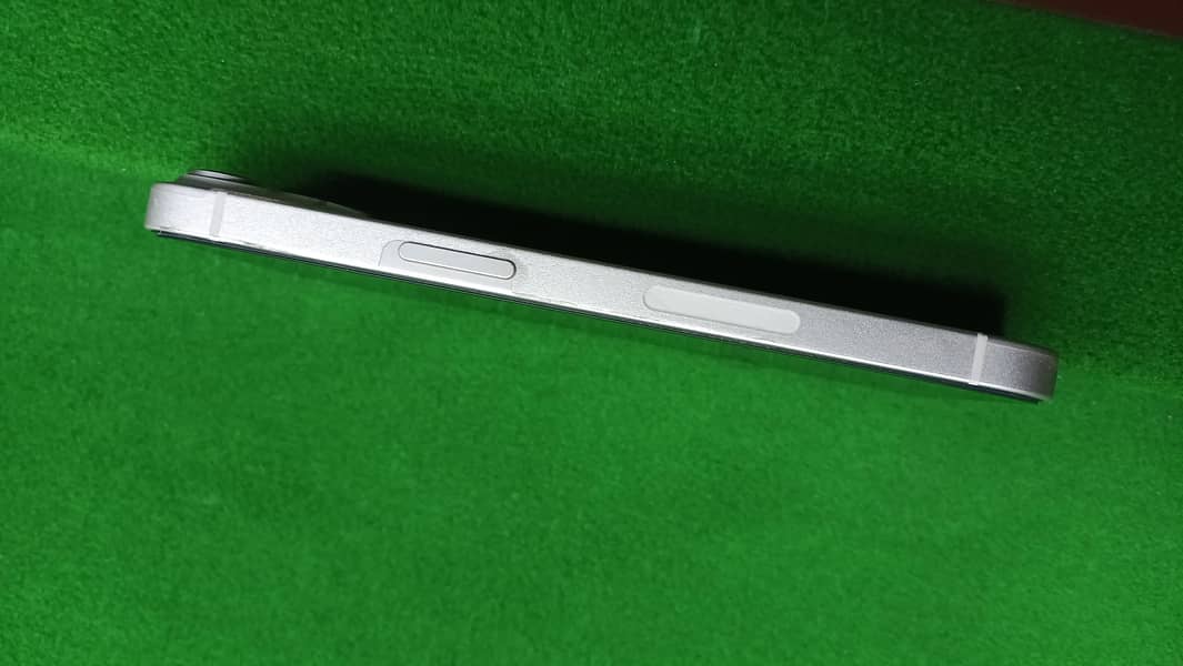 Apple iPhone 14 4