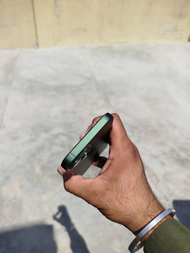 Apple iPhone 13 1
