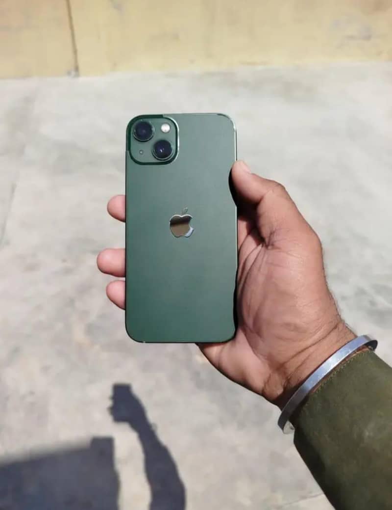 Apple iPhone 13 2