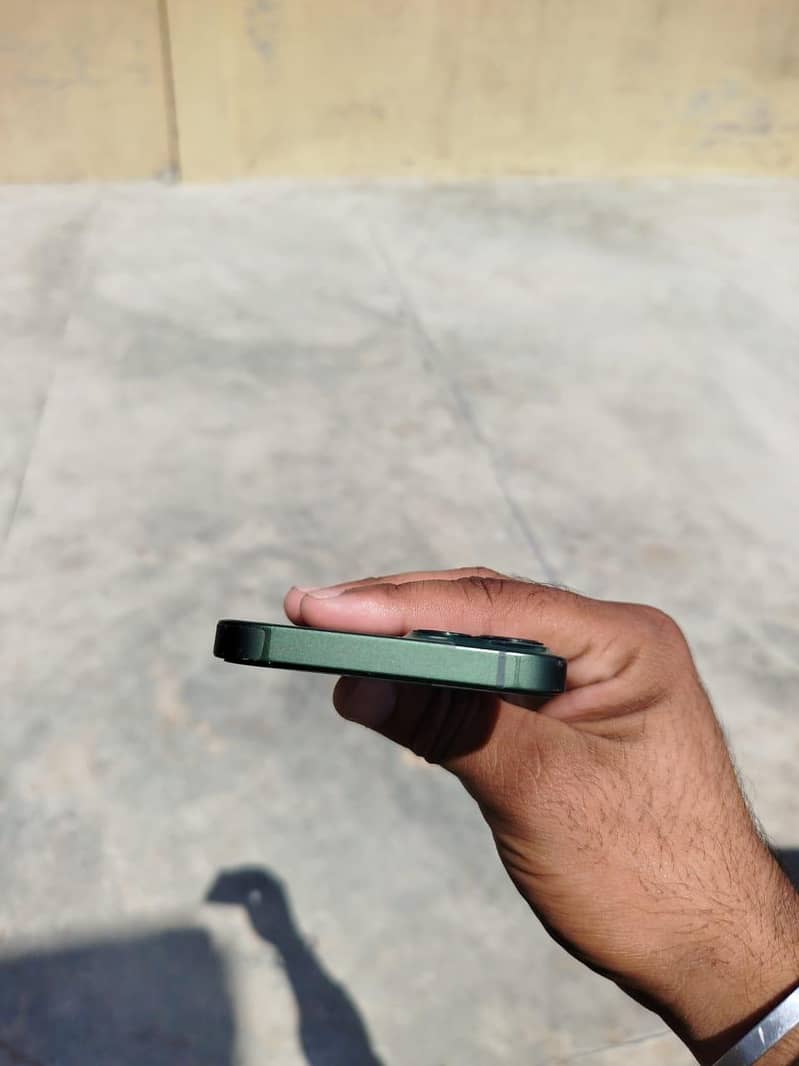 Apple iPhone 13 3