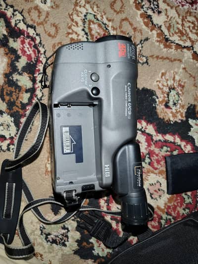 Canon UC 9hi This camera is a old school professional video camera