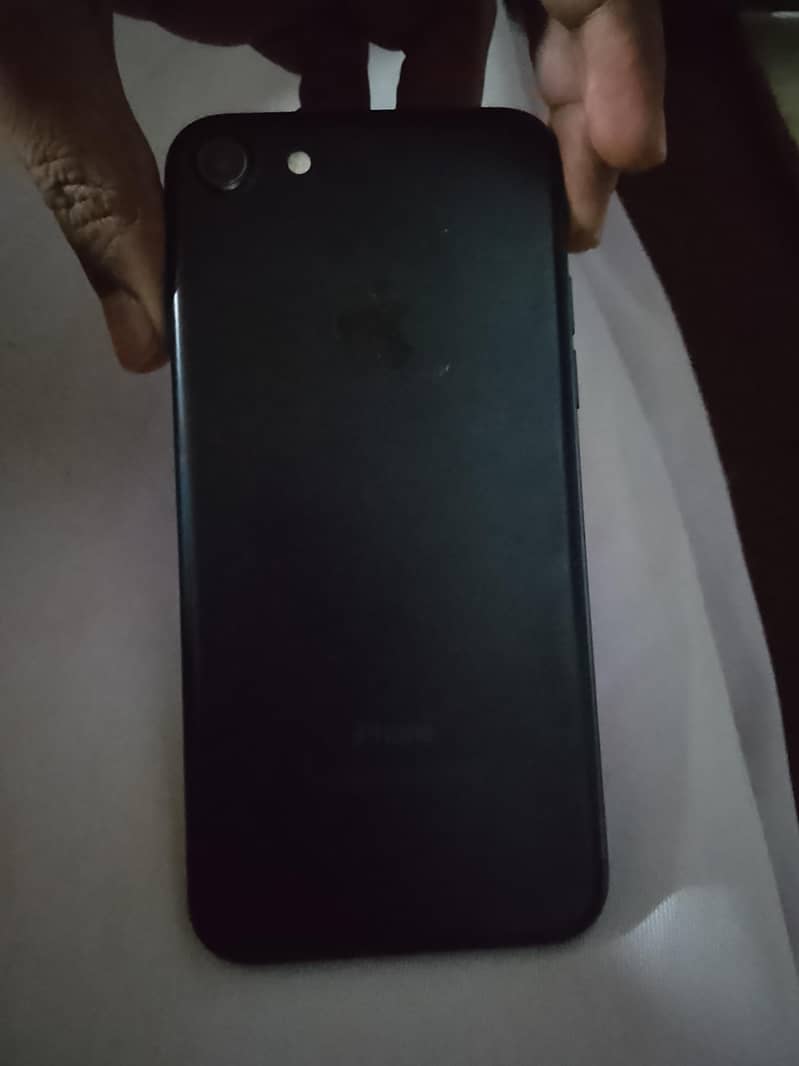 Apple iPhone 7 1