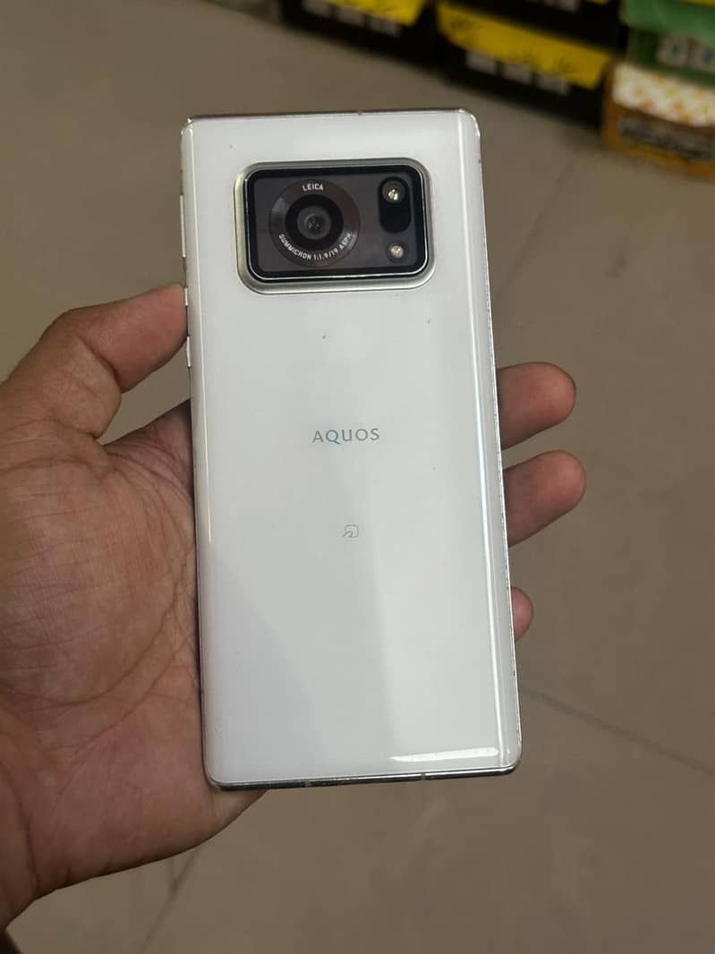 sharp aquos R6 2