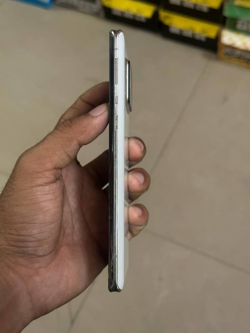 sharp aquos R6 3