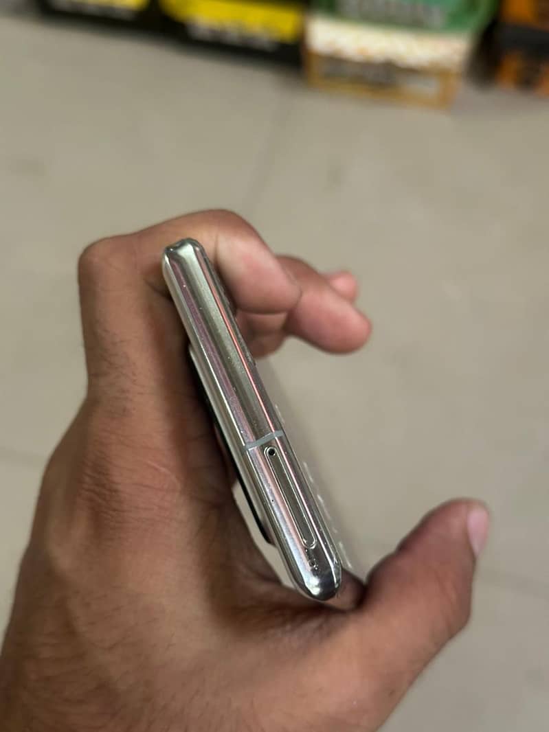 sharp aquos R6 4
