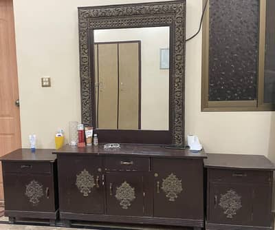 *DRESSING TABLE* WITH *SITE TABLES*