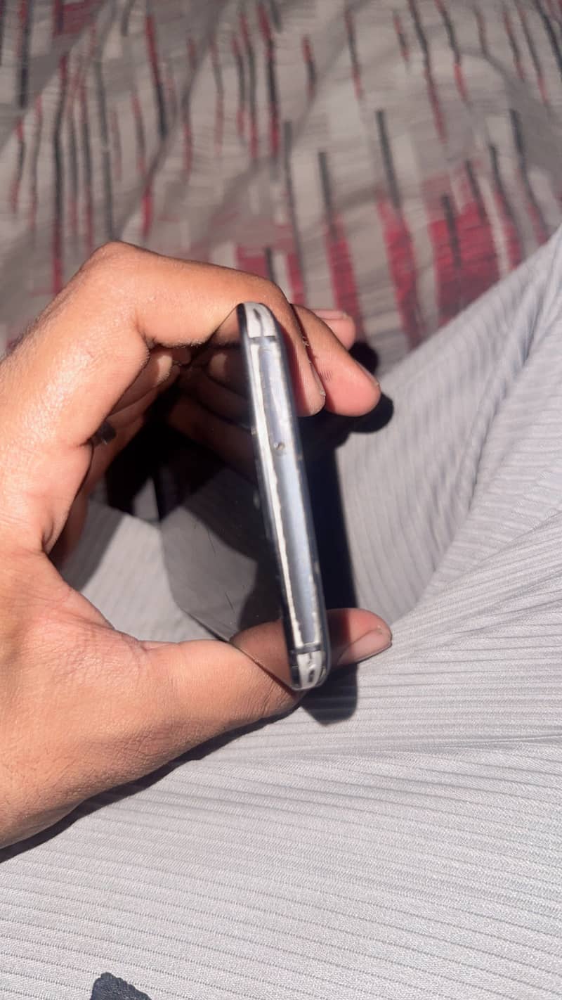 Sharp Aquos Zero 2 0