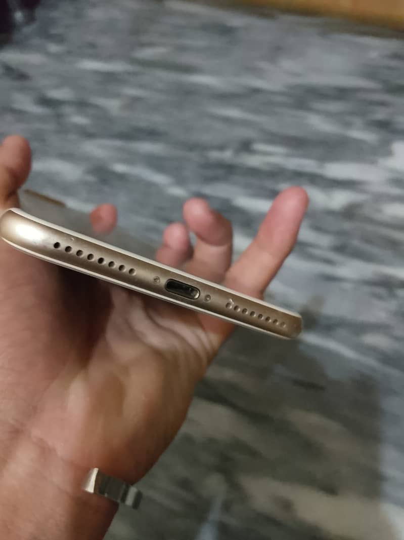 Apple iPhone 7 Plus 2