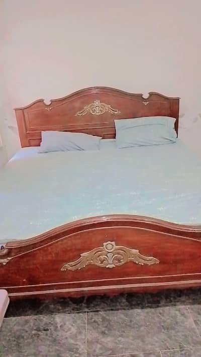 bed with matress