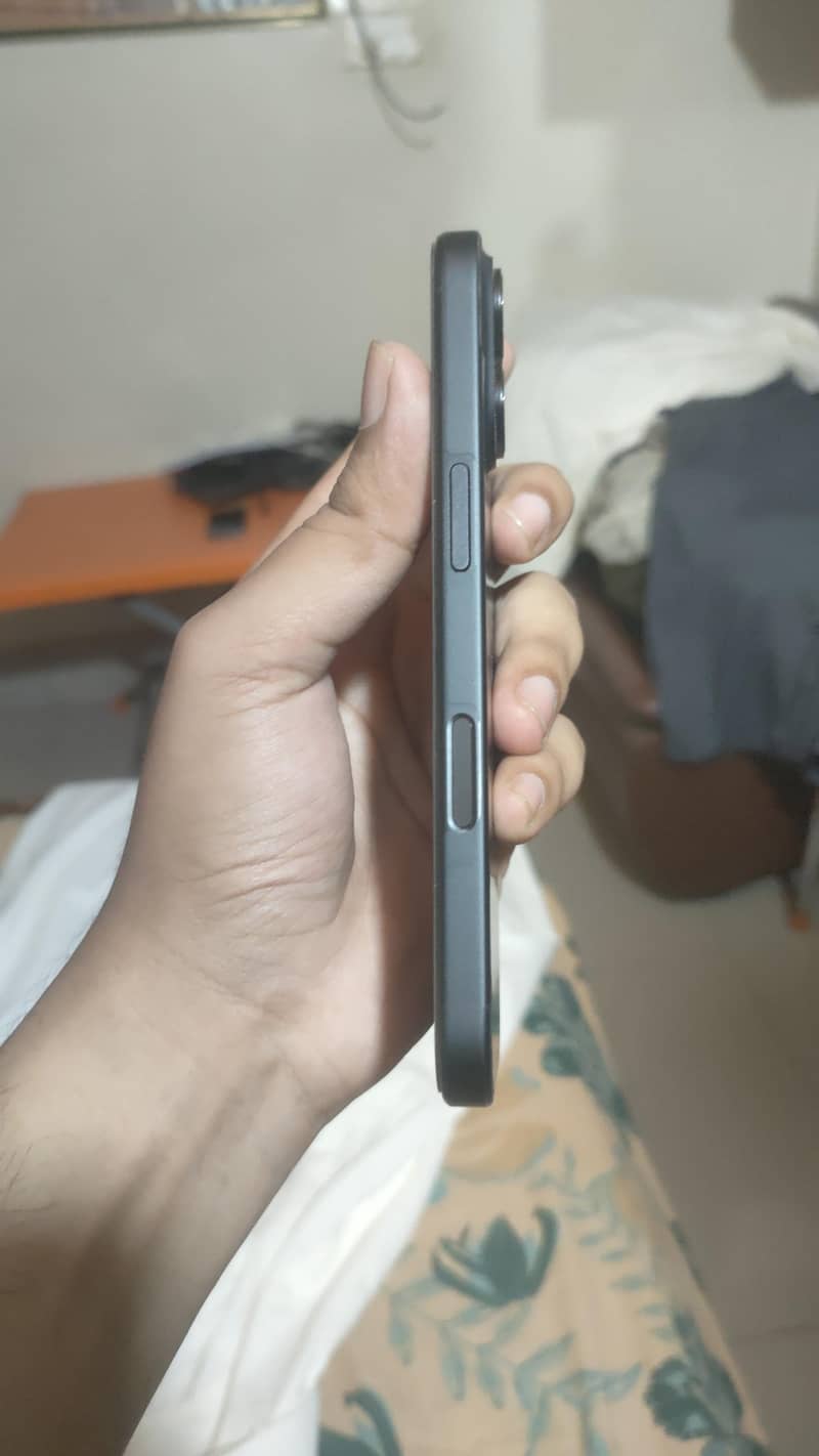 Apple iPhone 16 4