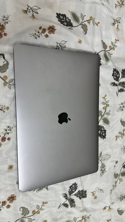 MacBook  pro 2018 15’’ 16/256 2GP graphics card  battery works very