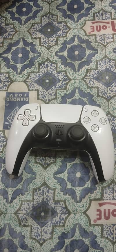 PS 5 controller white