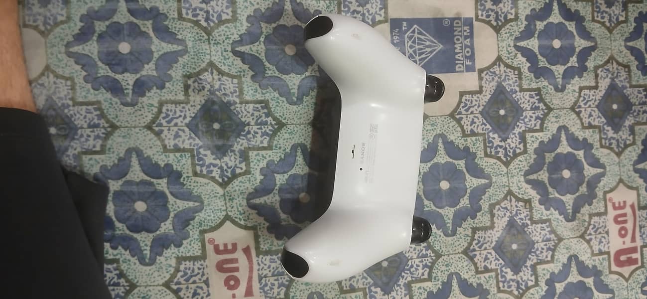 PS 5 controller white 1