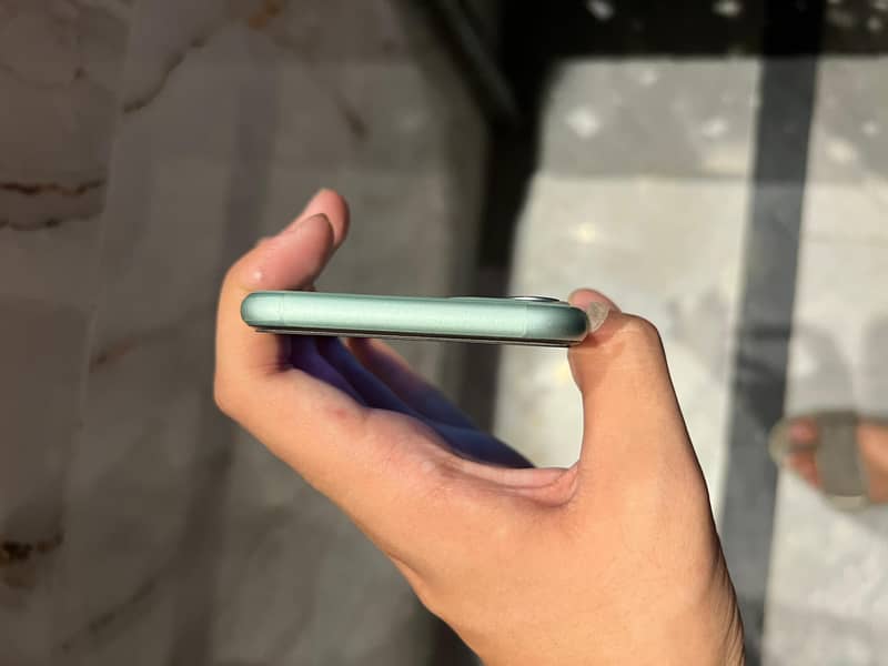 Apple iPhone 11 4